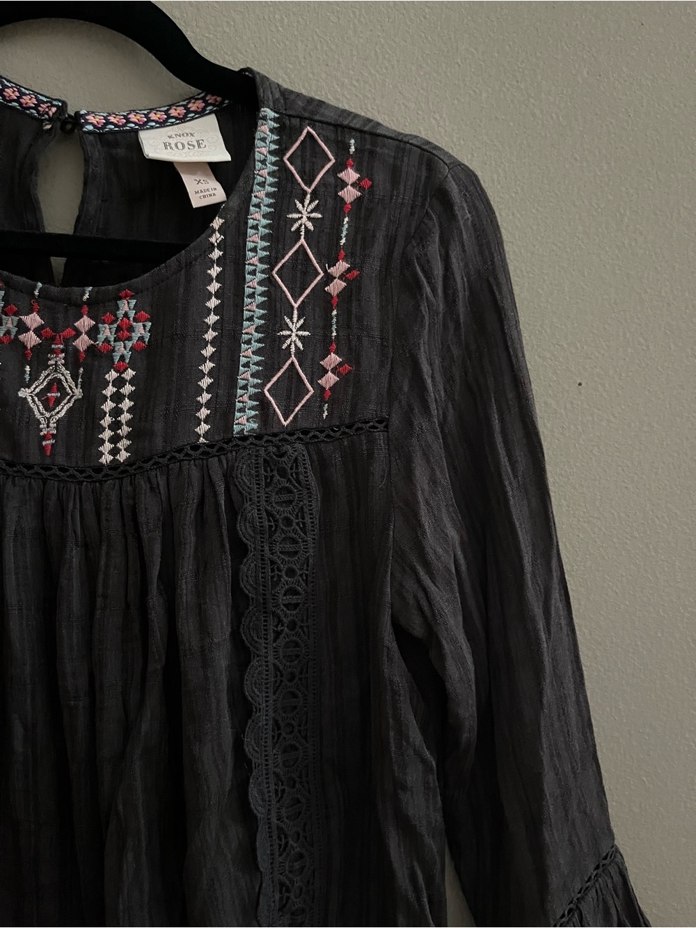 Knox Rose NWT Blouse XS Black Embroidered Boho Aztec Bell Sleeves Whimsigoth - Picture 5 of 16